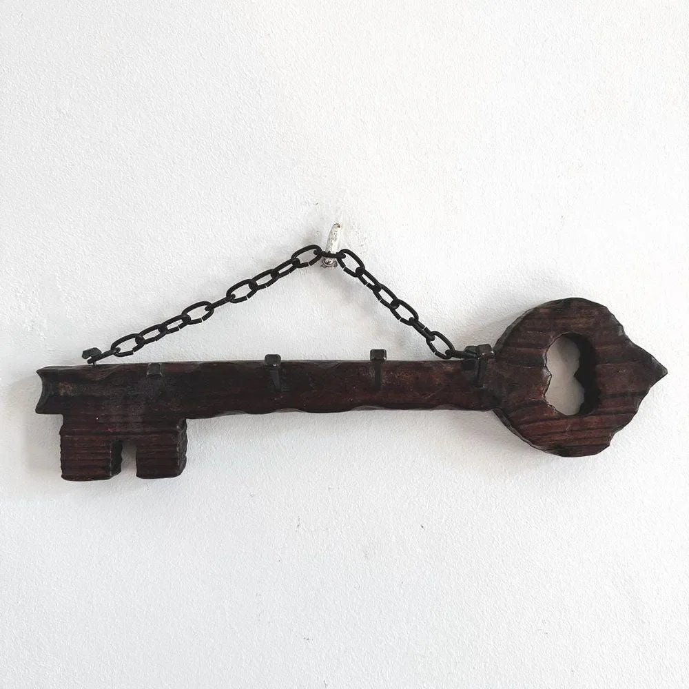 Vintage Oversized Wooden Key Wall Hanger, Rustic Skeleton Key Rack with Chain